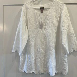 Chicos new with tag women’s size 3 (18-20), polyester blouse w/ great detailing.